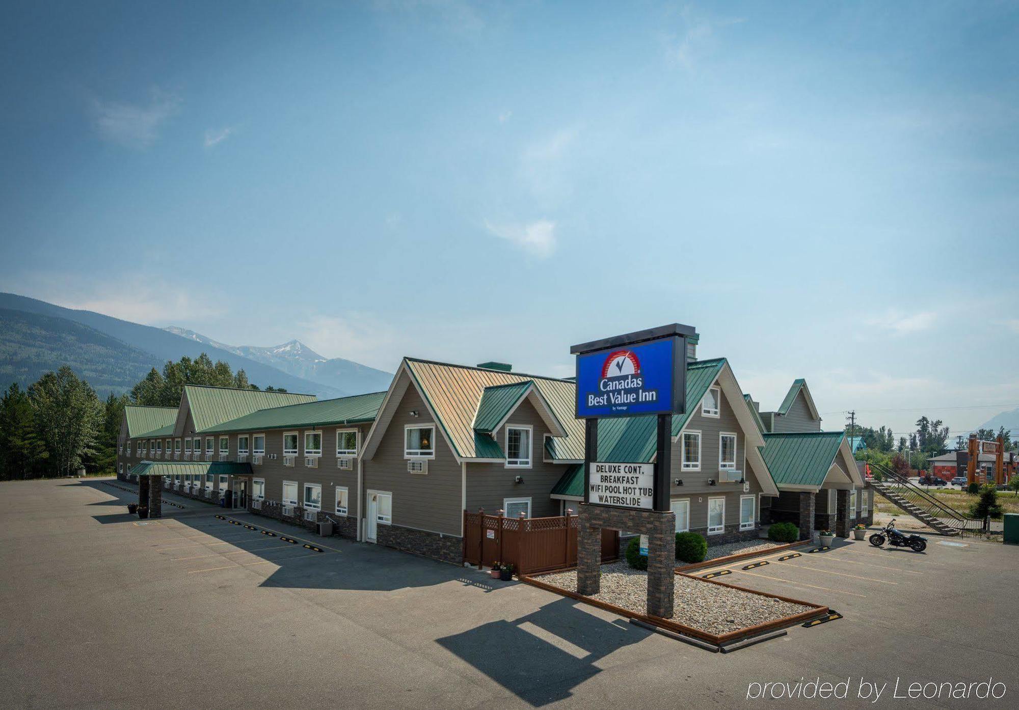 Canadas Best Value Inn Valemount Exterior photo